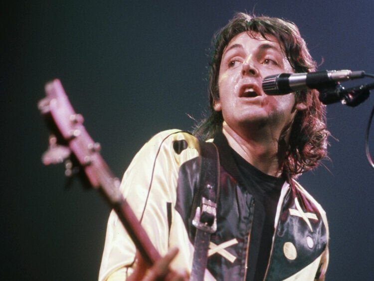 5 Minutes Ago: A Homeless Man Approached Paul McCartney on the Street and Asked, “Can I Have a Dollar?” — Paul’s Response Will Leave You in Awe…